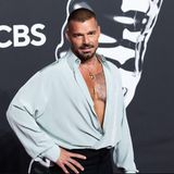 Den tiefsten Ausschnitt des Abends brachte Ricky Martin mit auf den roten Teppich. Der Sänger zeigte auf der Bühne ein Medley seiner größten Hits