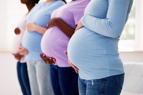Fehlgeburt: vier schwangere Frauen