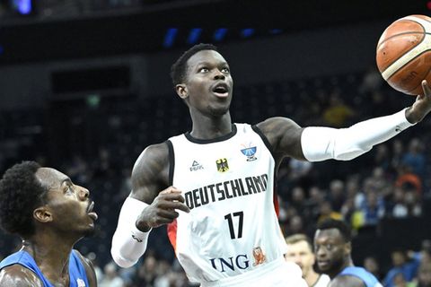 DBB-Kapitän Dennis Schröder in Aktion.