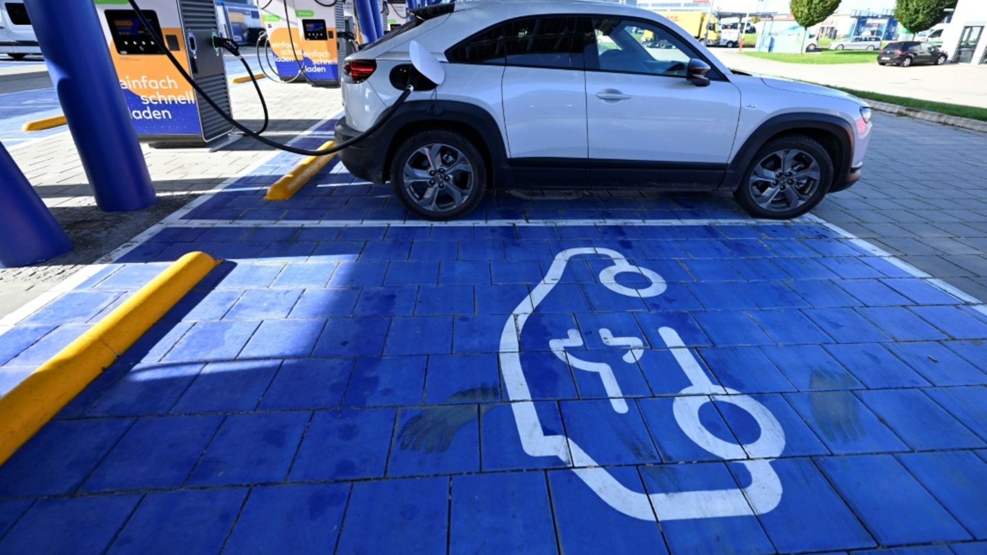 Elektroauto beim Laden