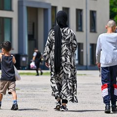 In Deutschland wohnen viele Asylbewerber länger als sie eigentlich müssten in staatlichen Unterkünften, weil sie Schwierigkeiten
