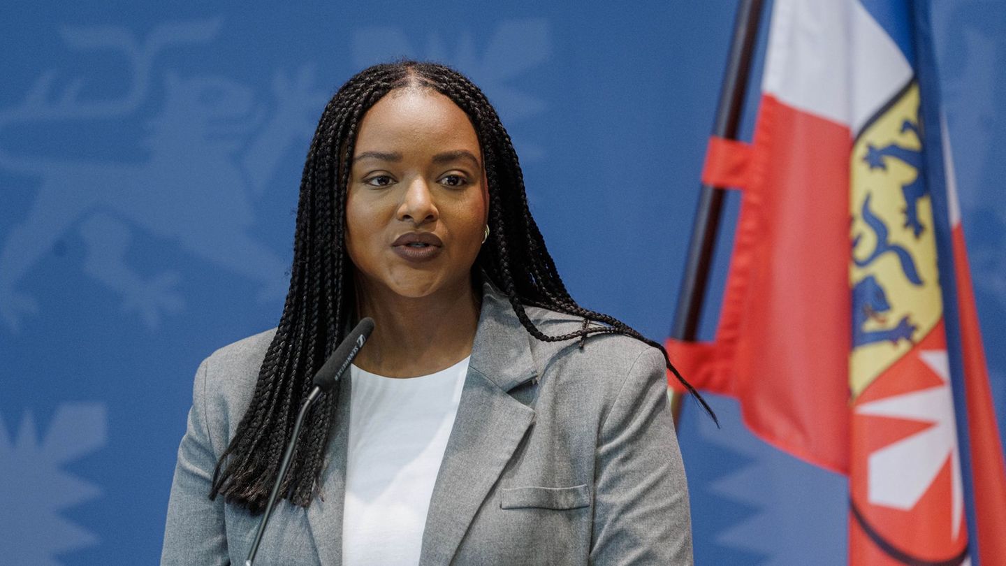 Aminata Touré fordert weniger Ideologie bei der Sozialstaatsreform. (Archivbild) Foto: Markus Scholz/dpa