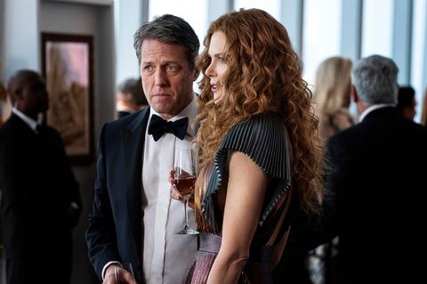 2020 schockte Hugh Grant mit einem krassen Rollenwechsel: In der sechsteiligen Serie "The Undoing" spielte er Jonathan Grant, einen erfolgreichen Arzt und Familienvater. Doch die Fassade bröckelt bald, als klar wird, dass Grant nicht nur seine von Nicole Kidman gespielte Frau hintergeht. Er wird sogar des Mordes bezichtigt