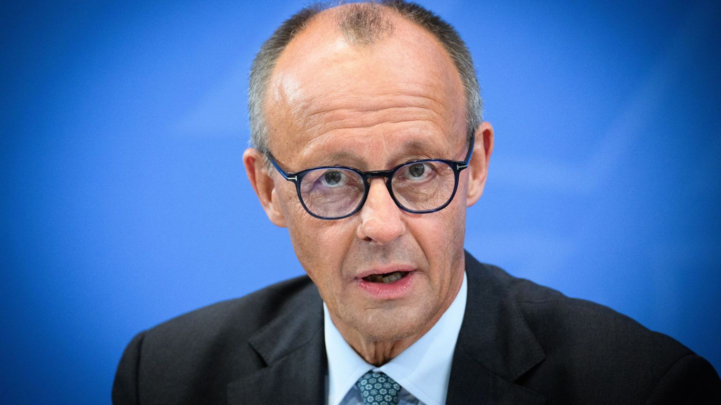 Bundeskanzler Friedrich Merz kommt zur Ost-Ministerpräsidentenkonferenz nach Thüringen. (Archivbild) Foto: Bernd von Jutrczenka/