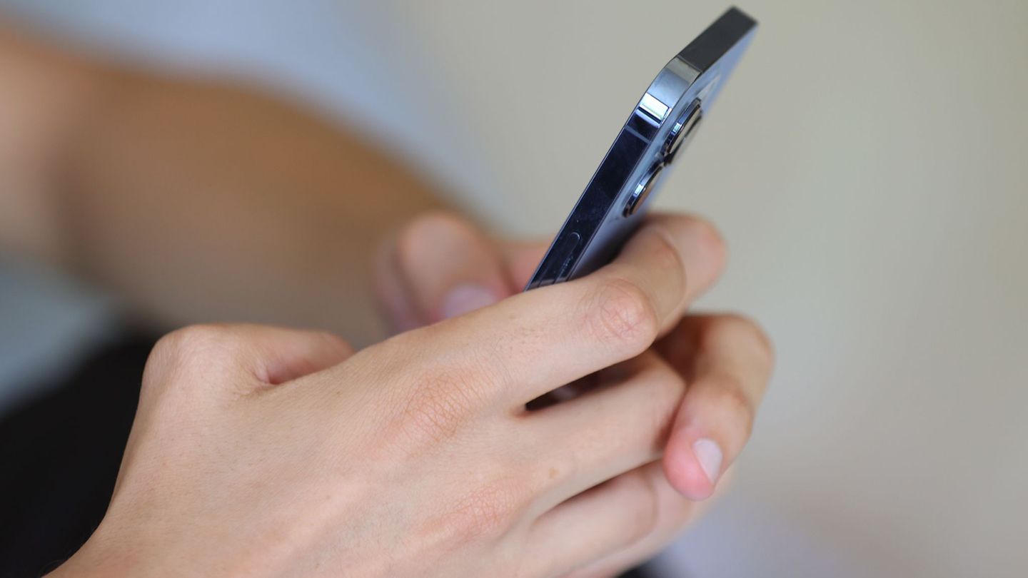 Über eine Social-Media-Plattform sei der Mann mit der Unbekannten in Kontakt gekommen (Symbolbild). Foto: Karl-Josef Hildenbrand
