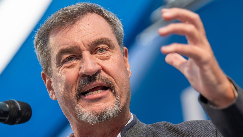 Söder läuft zu legendärer Schurken-Hymne ein
