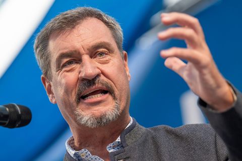 Söder läuft zu legendärer Schurken-Hymne ein