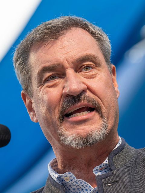 Söder läuft zu legendärer Schurken-Hymne ein