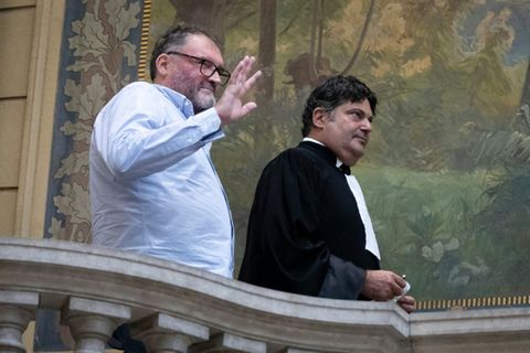 Frédéric Péchier (l.) und sein Anwalt im Gerichtsgebäude