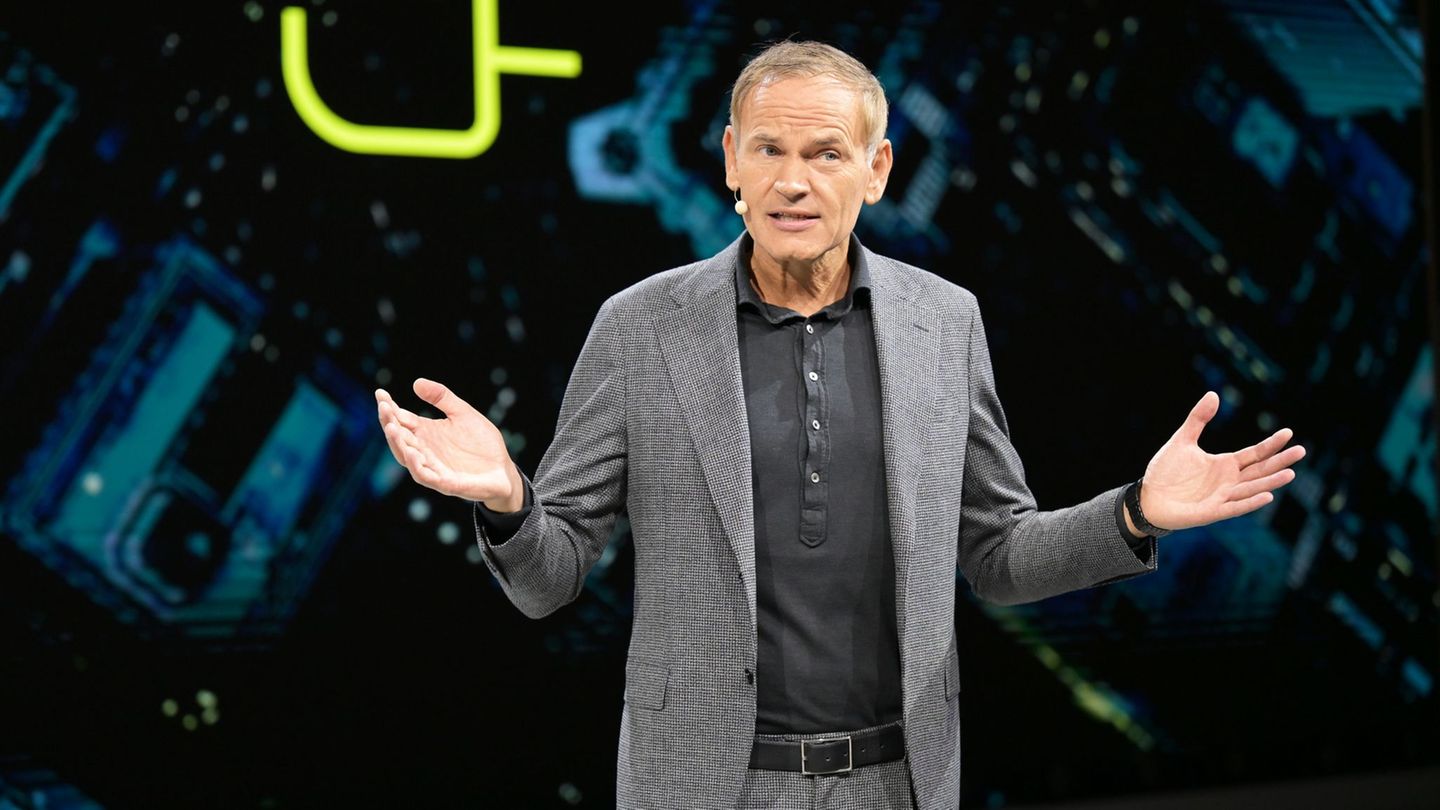 VW- und Porsche-Chef Blume zeigt sich auf der IAA verhalten optimistisch. Foto: Malin Wunderlich/dpa