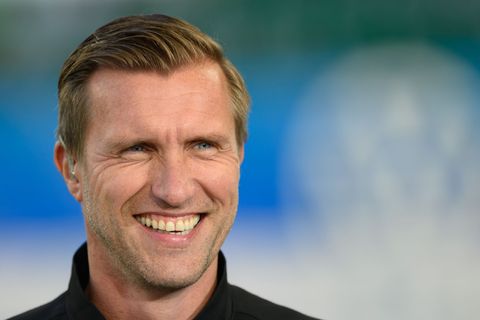 Markus Krösche deutet eine baldige Entscheidung über die Zukunft von Mario Götze an. Foto: Swen Pförtner/dpa