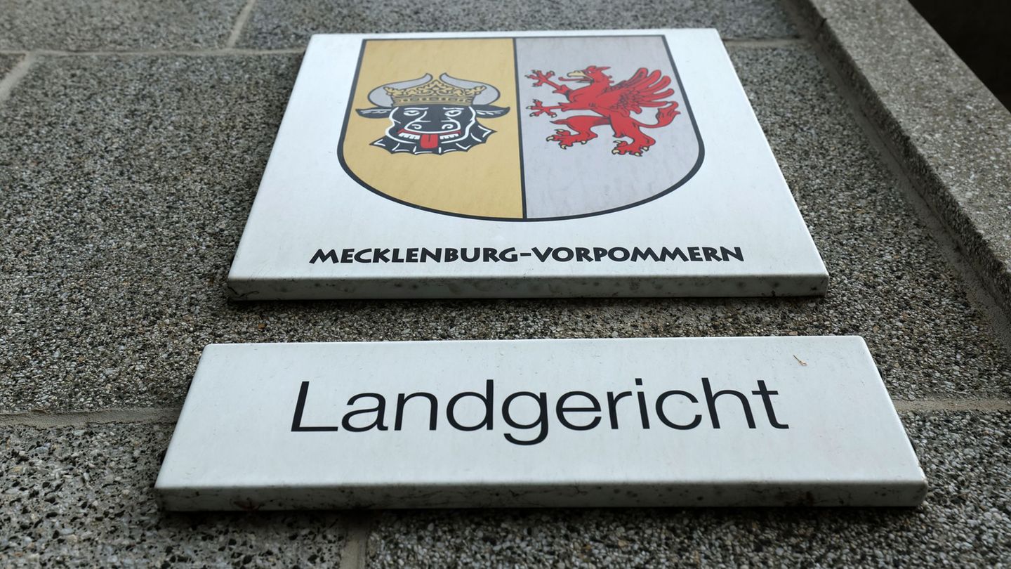Einem Rostocker Physiotherapeuten werden 18 sexuelle Übergriffe gegen Patientinnen vorgeworfen. (Archivbild) Foto: Bernd Wüstnec
