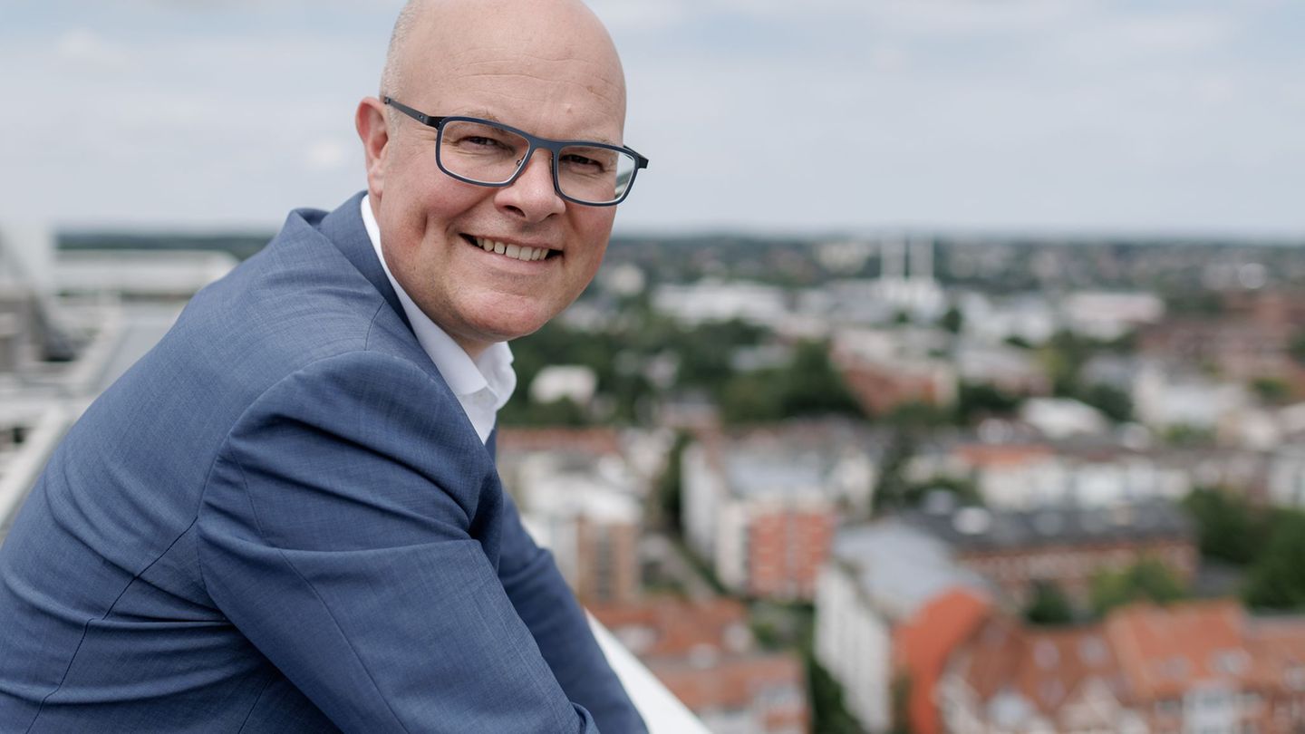Tobias Goldschmidt setzt sich für grünen Wasserstoff aus Schleswig-Holstein ein. (Archivfoto) Foto: Markus Scholz/dpa