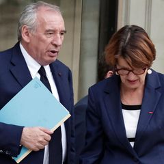 Frankreichs Premierminister François Bayrou beim Verlassen der Nationalversammlung