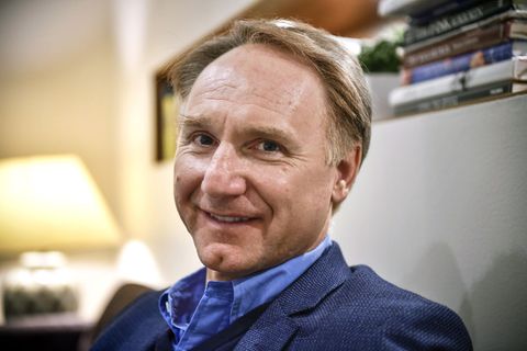 Der Autor Dan Brown hat durchaus Sympathien für Elon Musk. (Archivbild) Foto: Emmi Korhonen/Lehtikuva/dpa