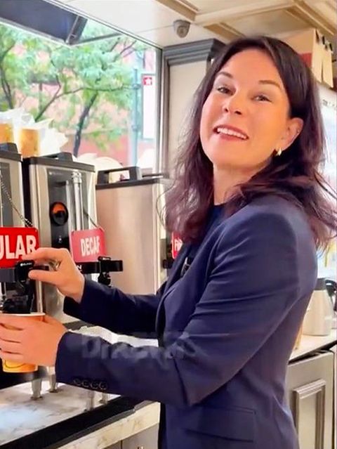 Baerbock liefert Bagel-Content aus New York - mit Akzent