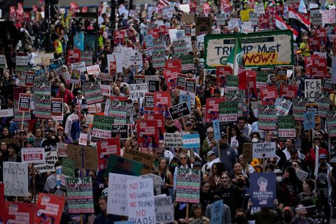 Am Wochenende hatten Menschen in Chicago bereits gegen Trumps Pläne protestiert. Foto: Carolyn Kaster/AP/dpa