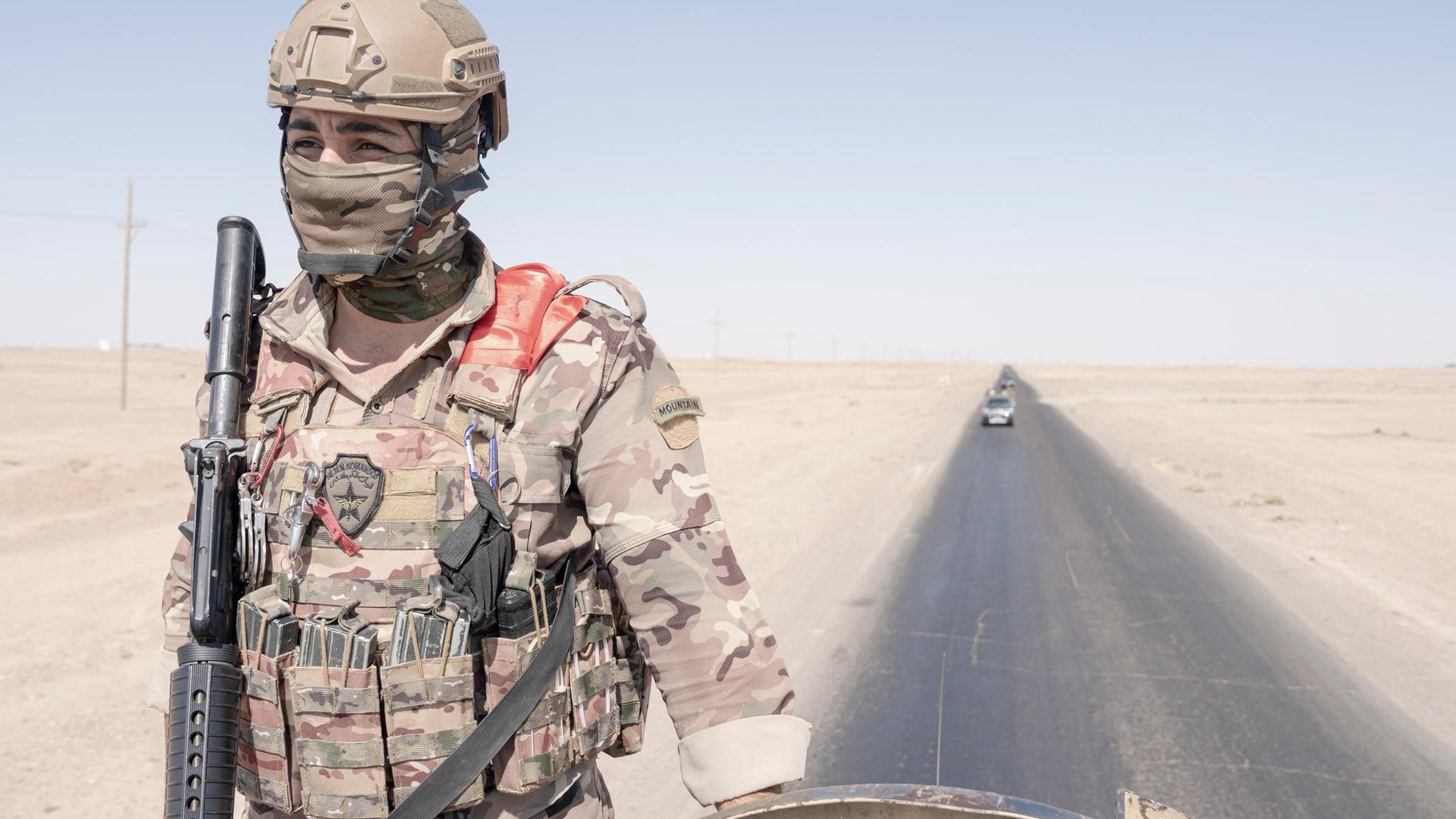 Gegen den Islamischen Staat: SDF-Soldaten während einer Patrouille in den Straßen von Deir ez-Zor