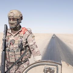 Gegen den Islamischen Staat: SDF-Soldaten während einer Patrouille in den Straßen von Deir ez-Zor