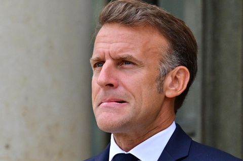 Frankreichs Präsident Macron schaut nachdenklich
