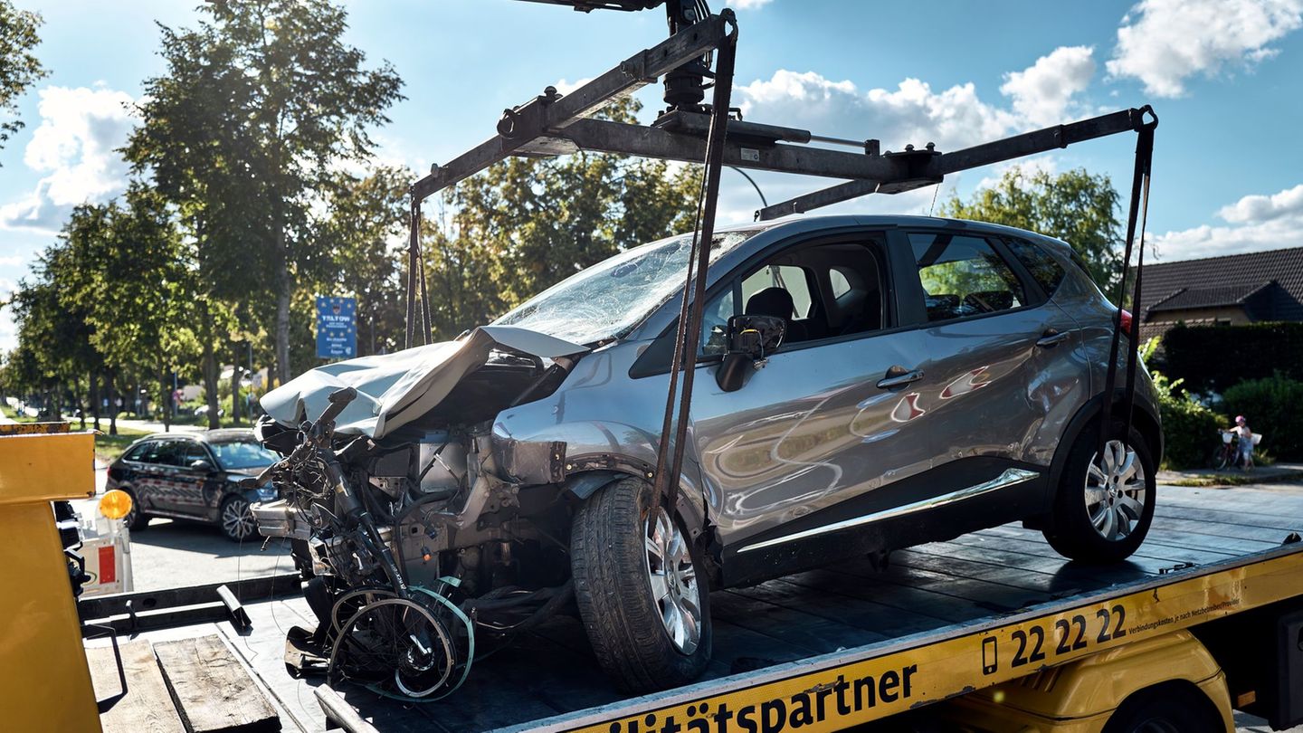 Die Polizei geht von einem Unfallgeschehen aus, nicht von einer Amokfahrt. Foto: Michael Ukas/dpa