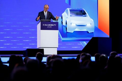Bundeskanzler Merz auf der IAA