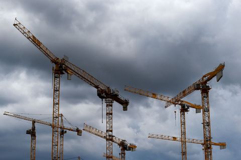 Die Investitionen in Fabriken oder Lagerhallen sind drastisch gesunken. (Symbolbild) Foto: Lisa Ducret/dpa