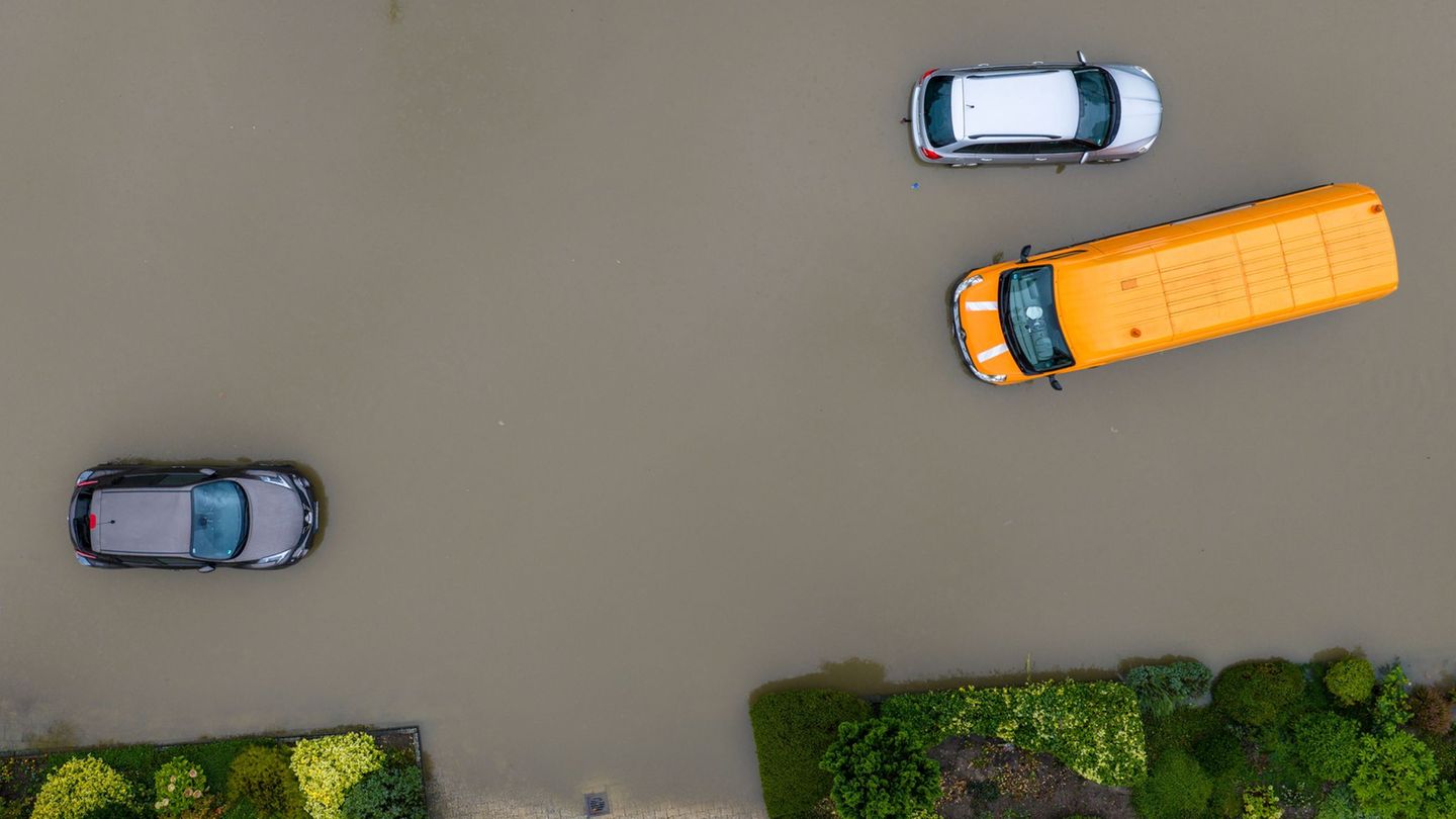 Besonders viel Regen fiel am Niederrhein. Foto: Christoph Reichwein/dpa