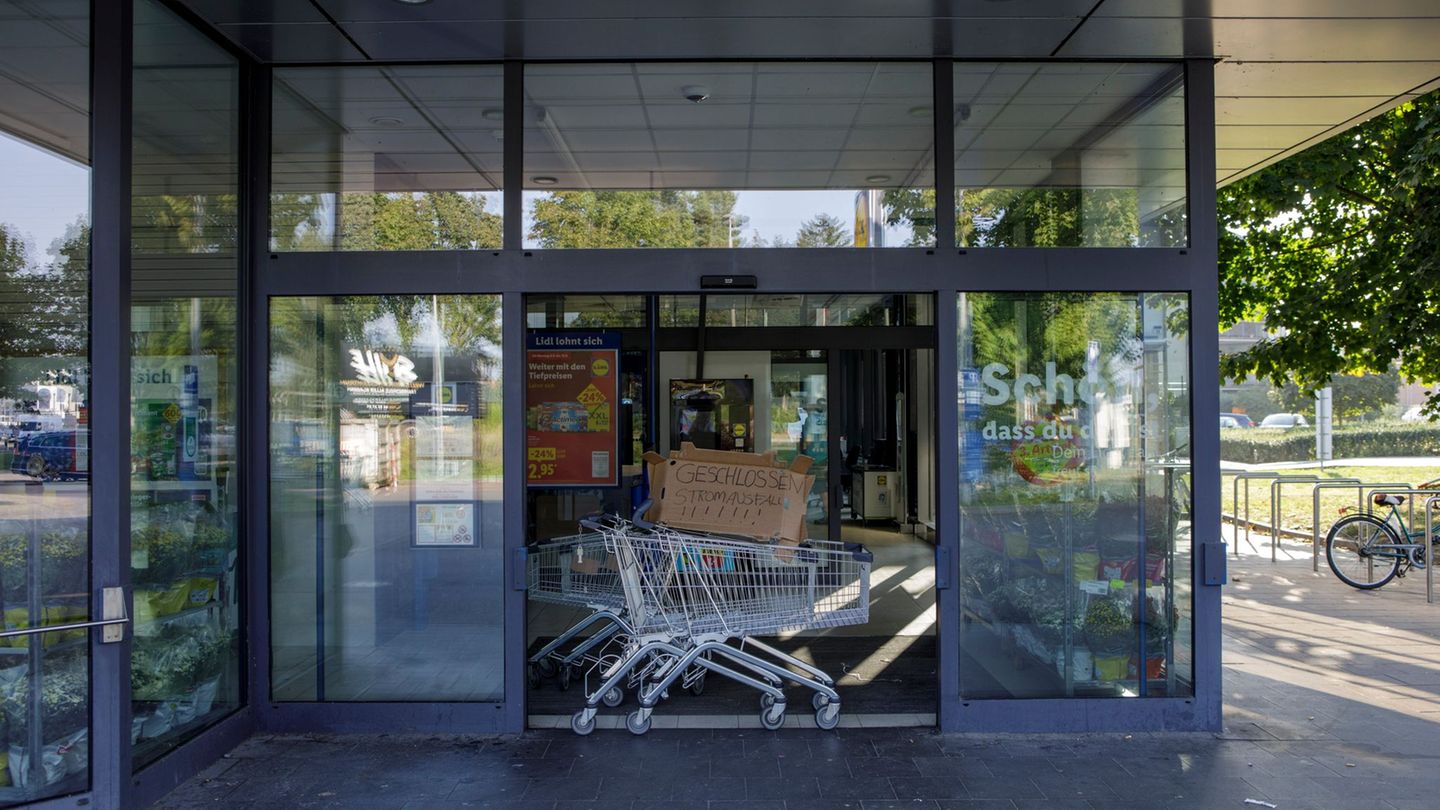 Wegen eines Stromausfalls sind Notrufnummern zum Teil nicht zu erreichen. Foto: Julius-Christian Schreiner/dpa