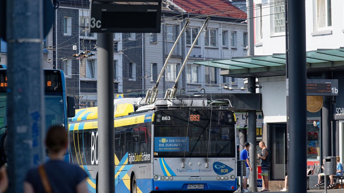 Am Weltkindertag haben Kinder unter 15 Jahren freie Fahrt im NRW-Nahverkehr. (Archivbild) Foto: Henning Kaiser/dpa