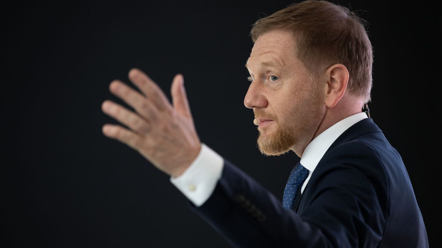 Sachsens Ministerpräsident Kretschmer kritisiert das geplante Aus für Benzin- und Dieselautos scharf. (Archivbild) Foto: Sebasti