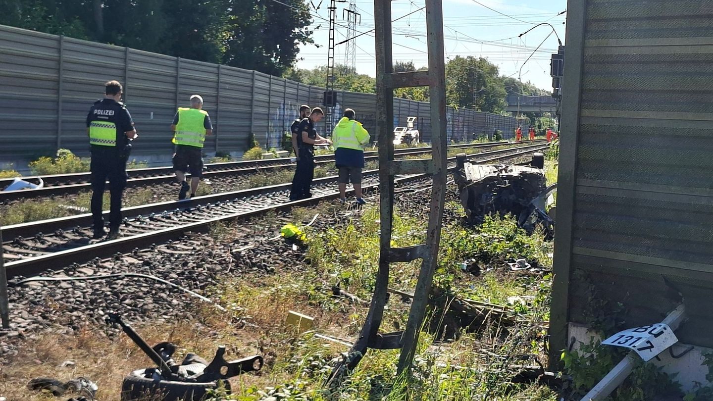 Die Ermittler gehen davon aus, dass die Schranke bei dem tödlichen Unfall an einem Bahnübergang in Bremen Ende September offen s