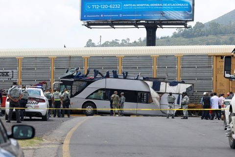 Zug rast in Bus: Unglücksstelle in Mexiko