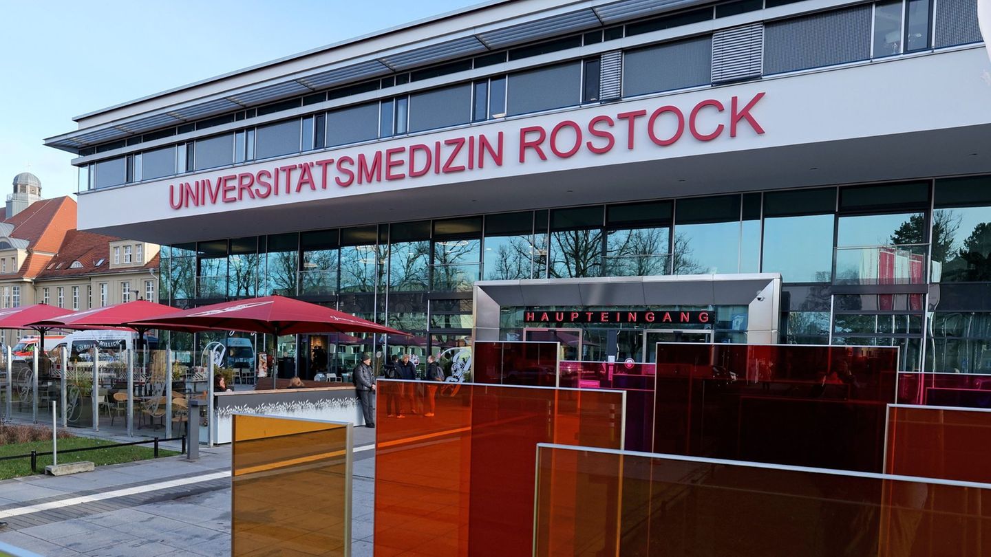 Bei einem Brand auf einer Station der Psychiatrie der Universitätsmedizin Rostock ist ein Patient gestorben. (Archivbild) Foto: