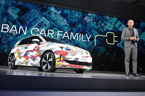 VW-Chef Oliver Blume präsentiert auf der IAA das neue Auto ID.Polo