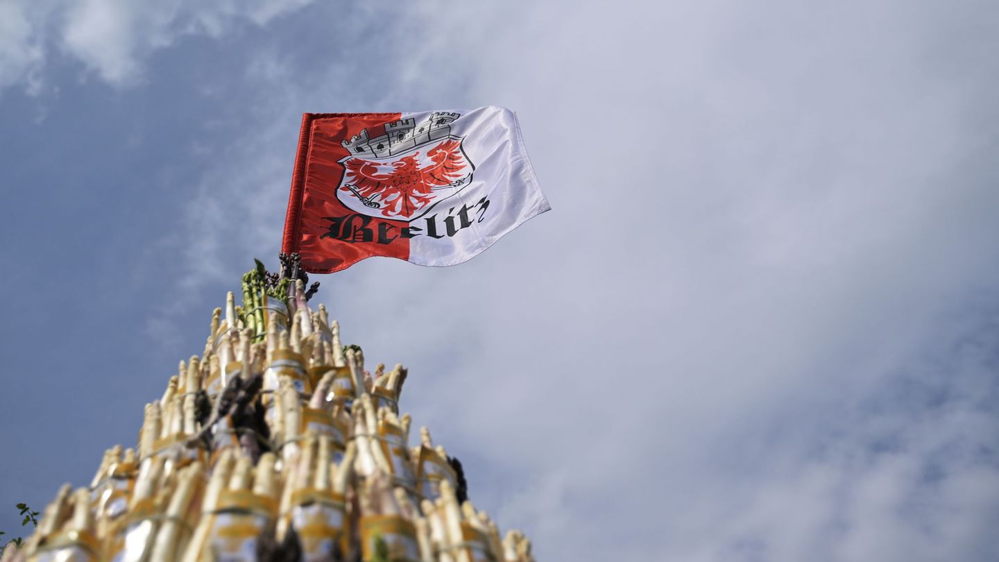 Die Stadt in Brandenburg ist für ihren Spargel bekannt. (Archivbild) Foto: Michael Bahlo/dpa