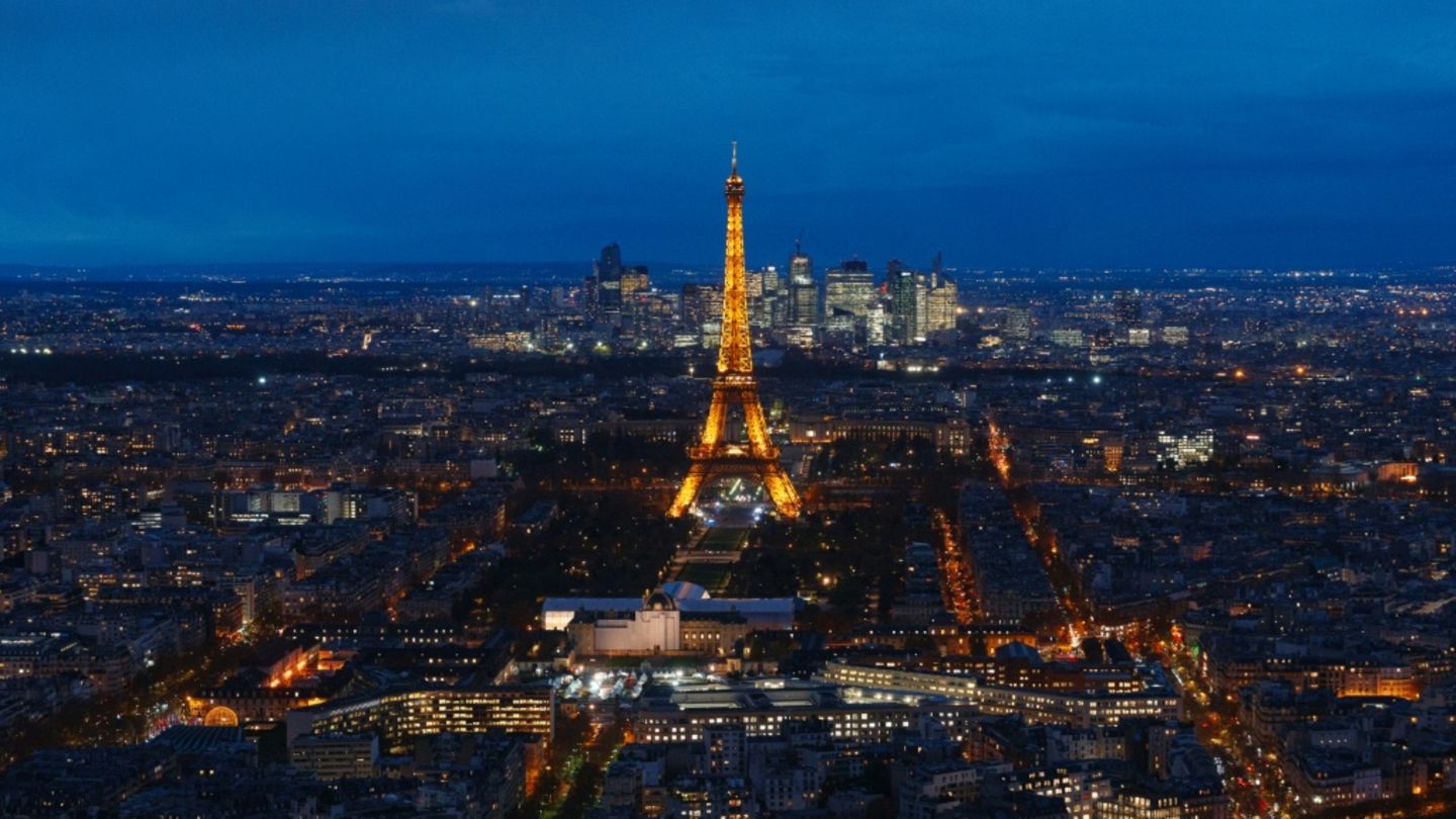 Blick über Paris: Frankreichs Wirtschaft droht Unsicherheit