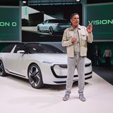 Skoda bleibt seiner Linie treu und setzt auch weiterhin auf ebenso praktische wie familiäre Fahrzeuge. Bedient die Konzeptstudie des Skoda Epiq das Segment der kleinen Crossover, geht der 4,85 Meter lange Vision O mindestens zwei Stufen weiter. So kann sich geneigte Skoda-Fan sich einen kommenden Octavia oder Superb als Kombi vorstellen. Ein Serienmodell nach Vorgabe des Vision O könnte in der Zukunft zum Beispiel auch beide Fahrzeuge in einem Modell abbilden. Marktstart kaum vor 2028 und nicht unbedingt nur als Elektromodell, sondern wohl auch als Hybride