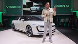 Skoda bleibt seiner Linie treu und setzt auch weiterhin auf ebenso praktische wie familiäre Fahrzeuge. Bedient die Konzeptstudie des Skoda Epiq das Segment der kleinen Crossover, geht der 4,85 Meter lange Vision O mindestens zwei Stufen weiter. So kann sich geneigte Skoda-Fan sich einen kommenden Octavia oder Superb als Kombi vorstellen. Ein Serienmodell nach Vorgabe des Vision O könnte in der Zukunft zum Beispiel auch beide Fahrzeuge in einem Modell abbilden. Marktstart kaum vor 2028 und nicht unbedingt nur als Elektromodell, sondern wohl auch als Hybride