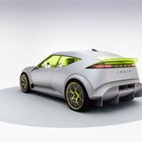 Auch wenn sich Hyundai verschiedene Antriebsarten für seine Fahrzeuge offenlässt, auch die Südkoreaner stellen zunehmend auf Elektromodelle um. Bestes Beispiel ist die kunterbunte IAA-Studie des 4,28 Meter langen Concept Three mit dem Hyundai spielerisch zeigt, wie man sich ein kompaktes Modell der Kompaktklasse vorstellt. Überall im und am Fahrzeug ist die Symbolfigur Mr. Pix als kleines Stylingsignet untergebracht. Anleihen an den Veloster – nicht ganz zufällig