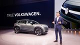 So ganz konnte sich Volkswagen von der ID-Nomenklatur dann doch nicht verabschieden. Zwar wurde aus dem ID2 nunmehr der ID Polo und der SUV-Ableger wird die Bezeichnung ID Cross bekommen, doch vielleicht wäre der volle Schritt zurück zu normalen Namen die bessere, weil einfachere Variante gewesen. So wird im Vorfeld der IAA der 4,16 Meter lange VW ID Cross Concept enthüllt – wieder kein Serienmodell, aber immerhin etwas näher an der Serie. Bis zum Marktstart dauert es noch rund ein Jahr und da wollten die Wolfsburger dann doch noch nicht das elektrische Serienmodell zeigen. Innen aufgeräumt und edel – Preis: unter 30.000 Euro für 155 kW / 211 PS und 420 km Reichweite