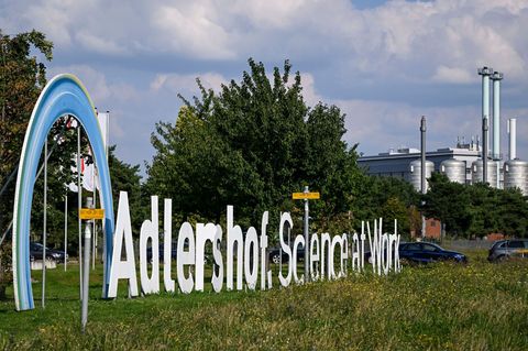 Im Technologiepark Adlershof sind rund 1.300 Firmen und Einrichtungen angesiedelt. Foto: Jens Kalaene/dpa