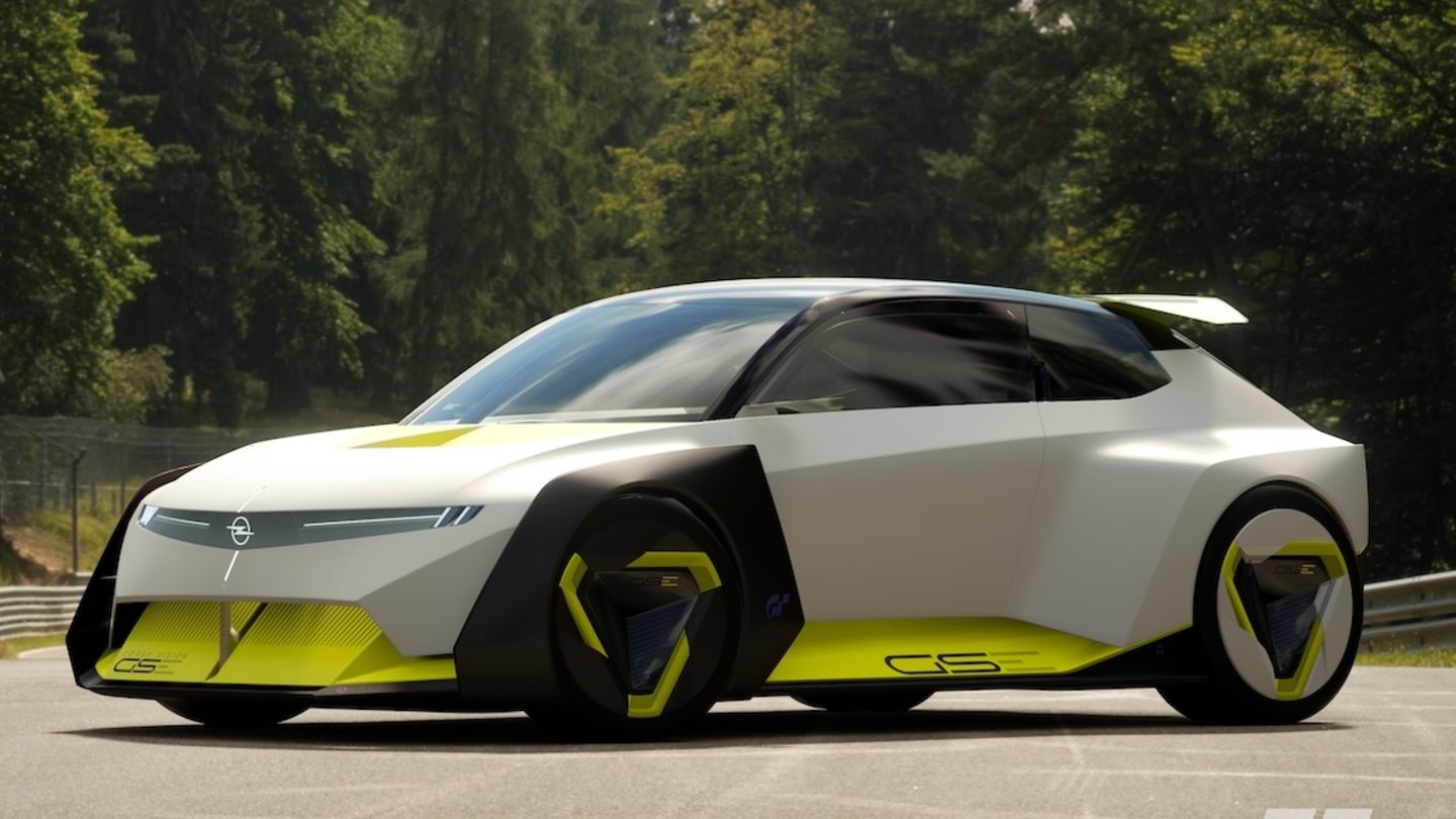 Leider wird ein Corsa mit 800 Elektro-PS in der kommenden Generation keine Realität. Doch auch Designer wollen einmal träumen und es krachen lassen. All das bietet der Opel Corsa GSE Vision Gran Turismo, der eher auf den Großbildschirm gehört als auf die Straße. Bestenfalls gibt die IAA-Studie einige Hinweise auf die kommende Generation des Corsa, der spätestens 2027 auf den Markt rollen dürfte. Er wird jedoch zum Ärger eingefleischter Opel-Fans kaum mit Rennreifen, gigantischem Spoiler-Ornat, Überrollkäfig und Rundstreckengenen daherkommen