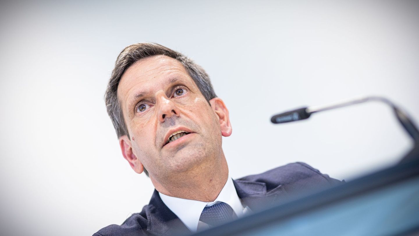 Ministerpräsident Lies setzt auf Zusammenarbeit von Staat, Gesellschaft und Wirtschaft. (Archivbild) Foto: Moritz Frankenberg/dp