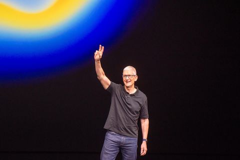 Apple-Chef Tim Cook auf der Bühne im Steve Jobs Theatre in Cupertino/Kalifornien