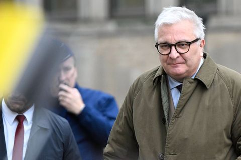 Der belgische Prinz Laurent hat einen erwachsenen Sohn offiziell anerkannt.
