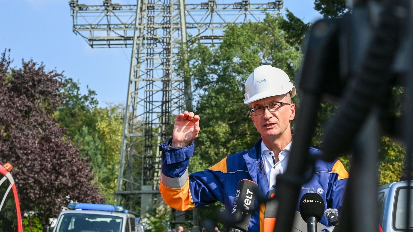 Der Geschäftsführer von Stromnetz Berlin, Erik Landeck, geht davon aus, dass am Donnerstagabend alle Haushalte wieder Strom habe