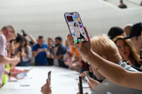 Das iPhone Air ist 5,6 Millimeter dick - und damit das bisher dünnste Apple-Handy. Foto: Andrej Sokolow/dpa
