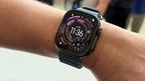 Die Apple Watch Ultra 3 hat ein größeres und ein helleres Display als die Vorgänger – und natürlich alle Features der Series 11