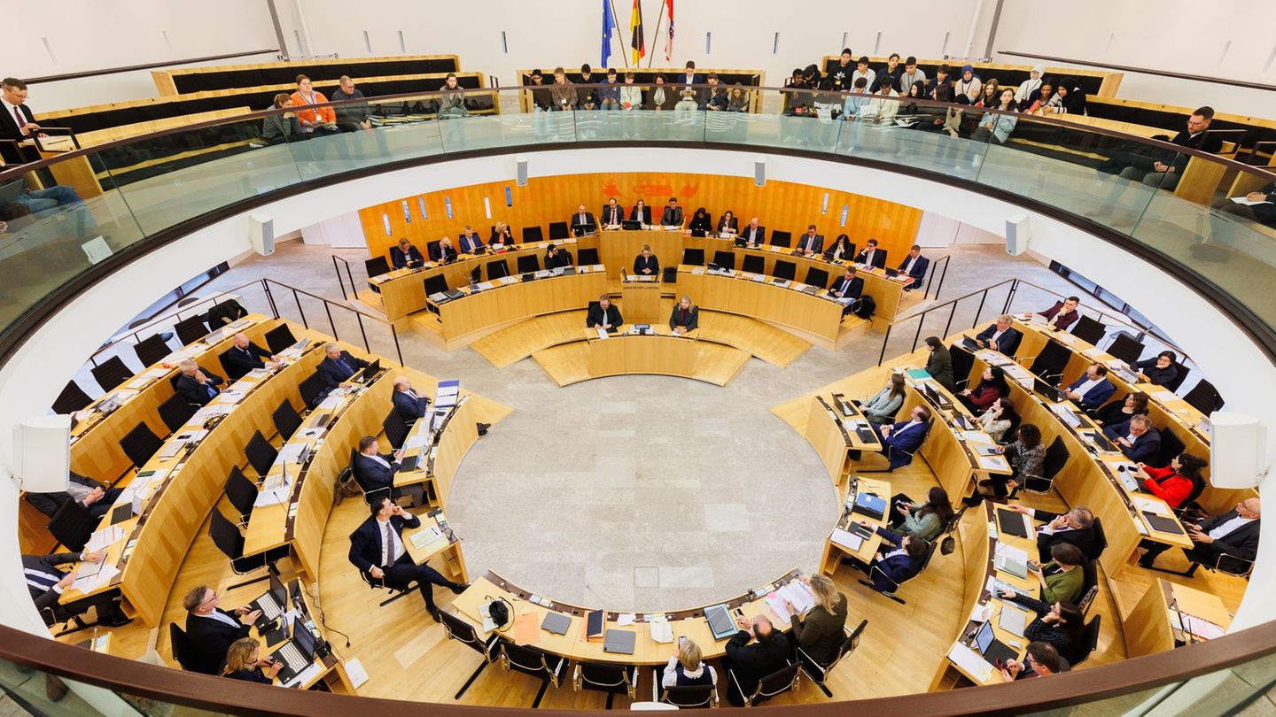 Auf der Agenda des hessischen Landtags steht am Mittwoch die Wahl einer neuen Vize-Präsidentin (Archivbild). Foto: Lando Hass/dp